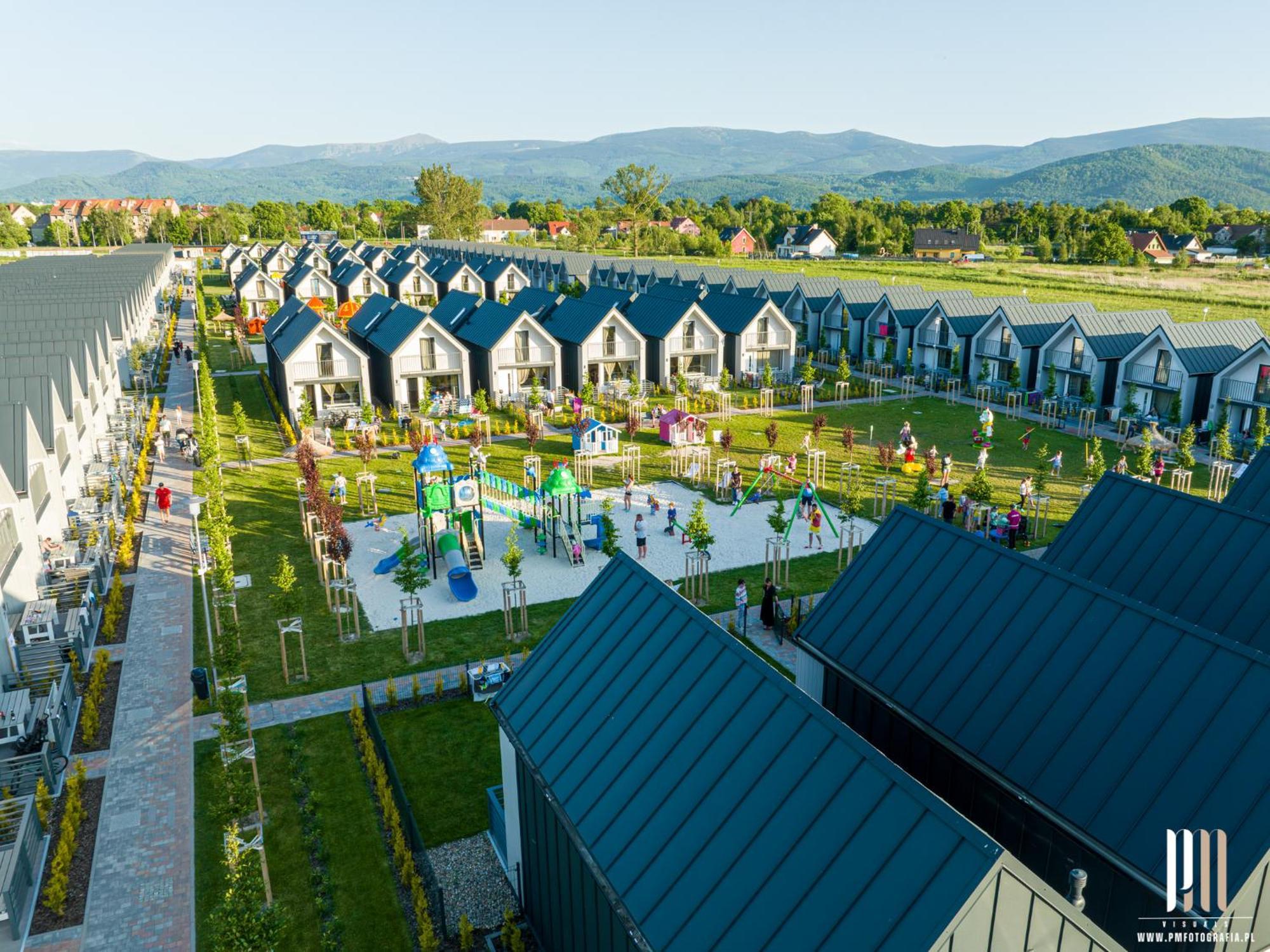 Holiday Park & Resort Cieplice Zdroj Jelenia Gora Bagian luar foto